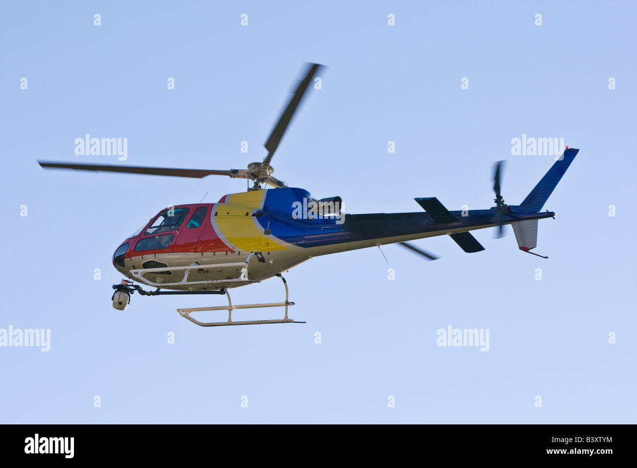 Ein Hubschrauber mit einer Kamera A Motion blur auf Rotorblätter Stockfoto