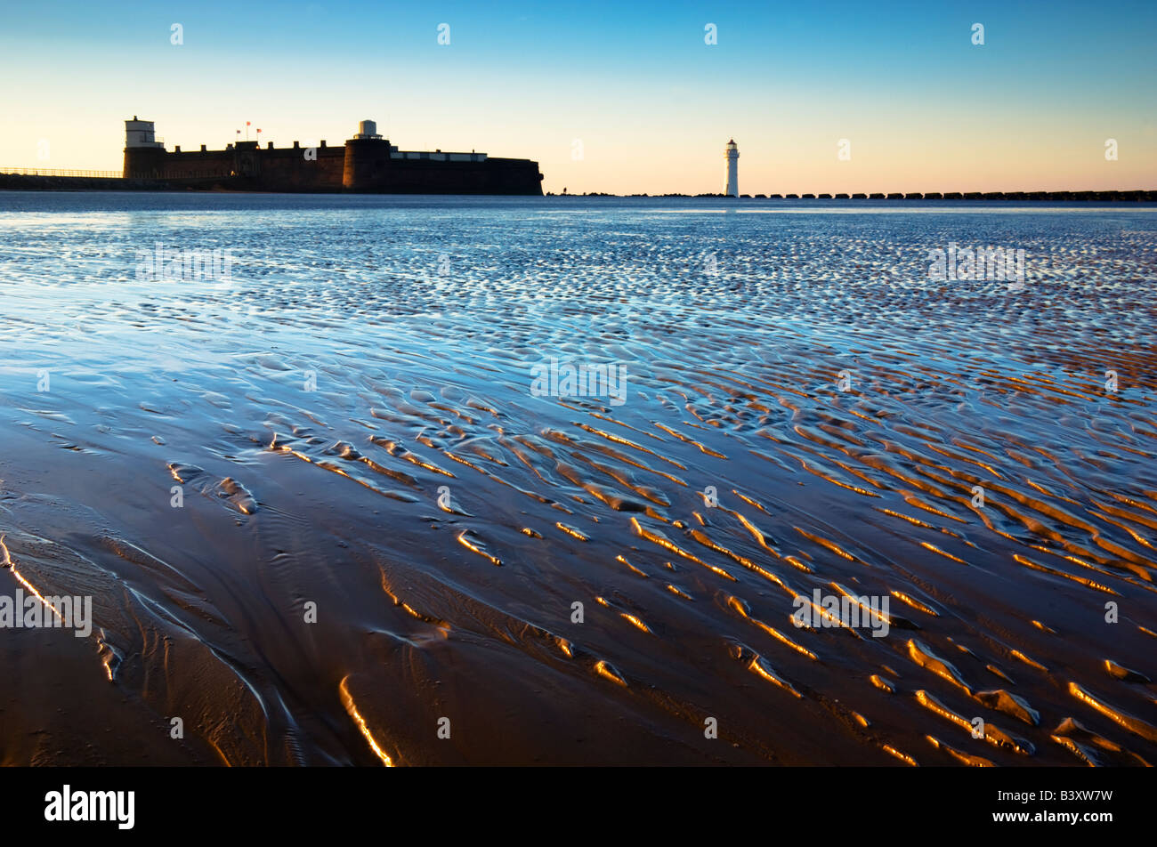 Foto von Fort Perch Rock Leuchtturm, [New Brighton] am Sonnenuntergang UK GB EU Europa Stockfoto