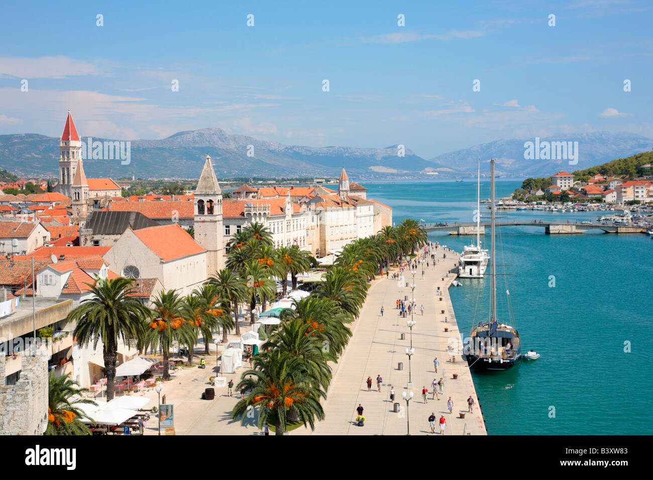 Panoramablick auf die Altstadt von Trogir aus der Festung, Kroatien, Osteuropa Stockfoto