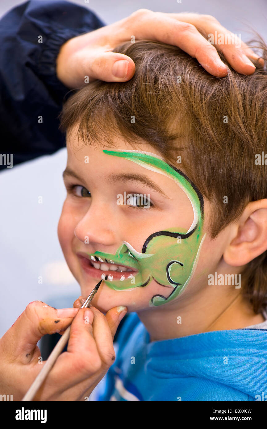 Gesicht malen Ecke Acton Food Festival Acton W3 London Vereinigtes Königreich Stockfoto