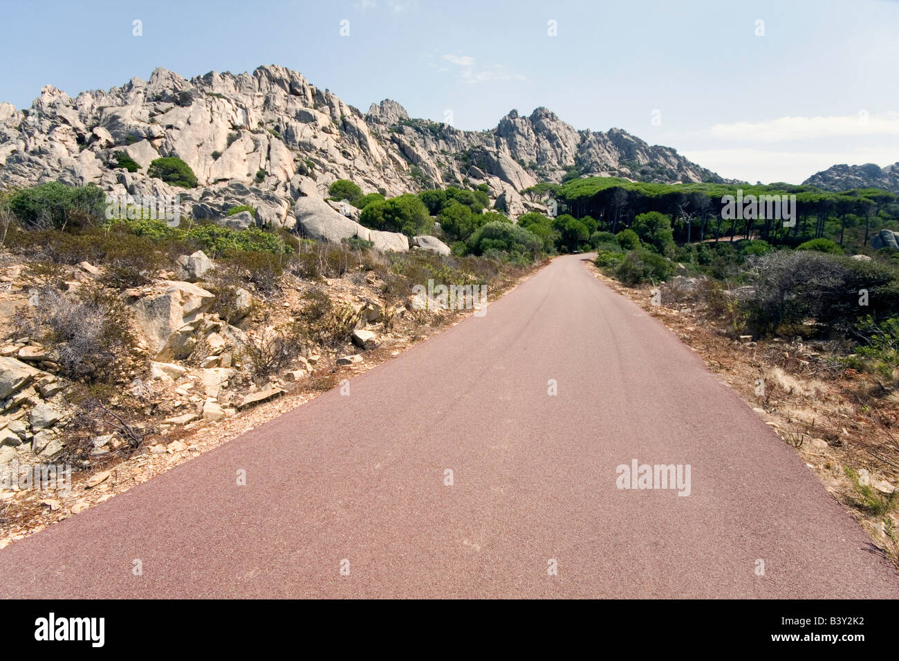 Straße in mediterranen Landschaft Isola Caprera Sardinien Stockfoto