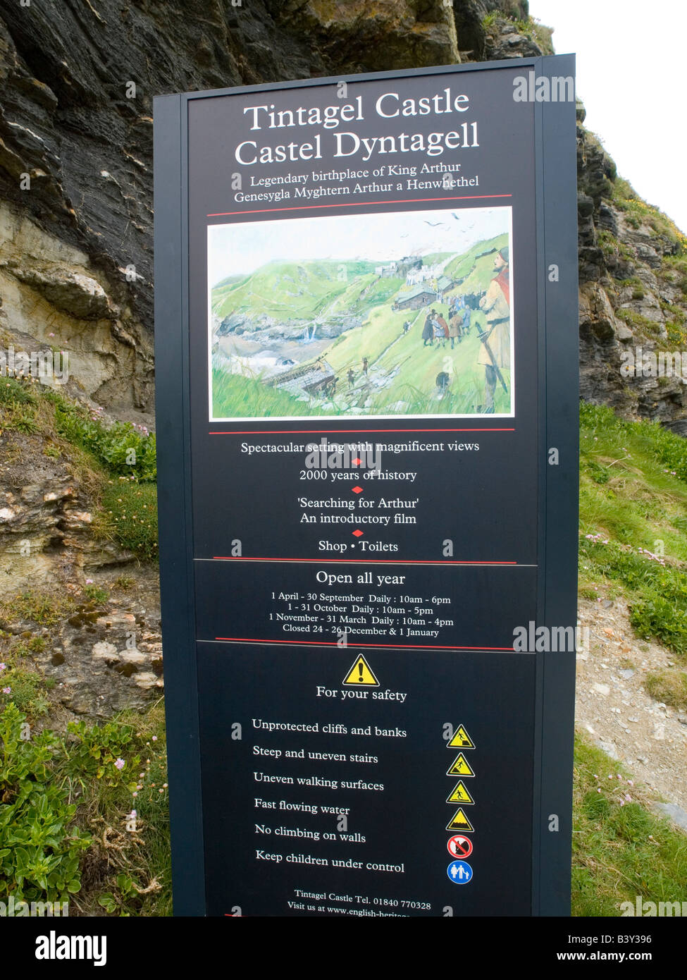Der English Heritage-Schild am Eingang, Tintagel Castle in Cornwall, South West England UK Stockfoto