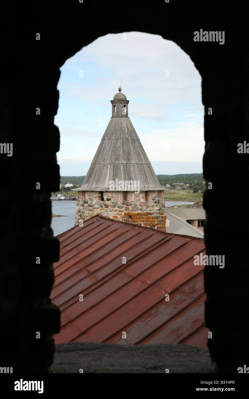 Weißer Turm des Klosters Solovetsky auf den Solovetsky Inseln im Weißen Meer, Russland Stockfoto