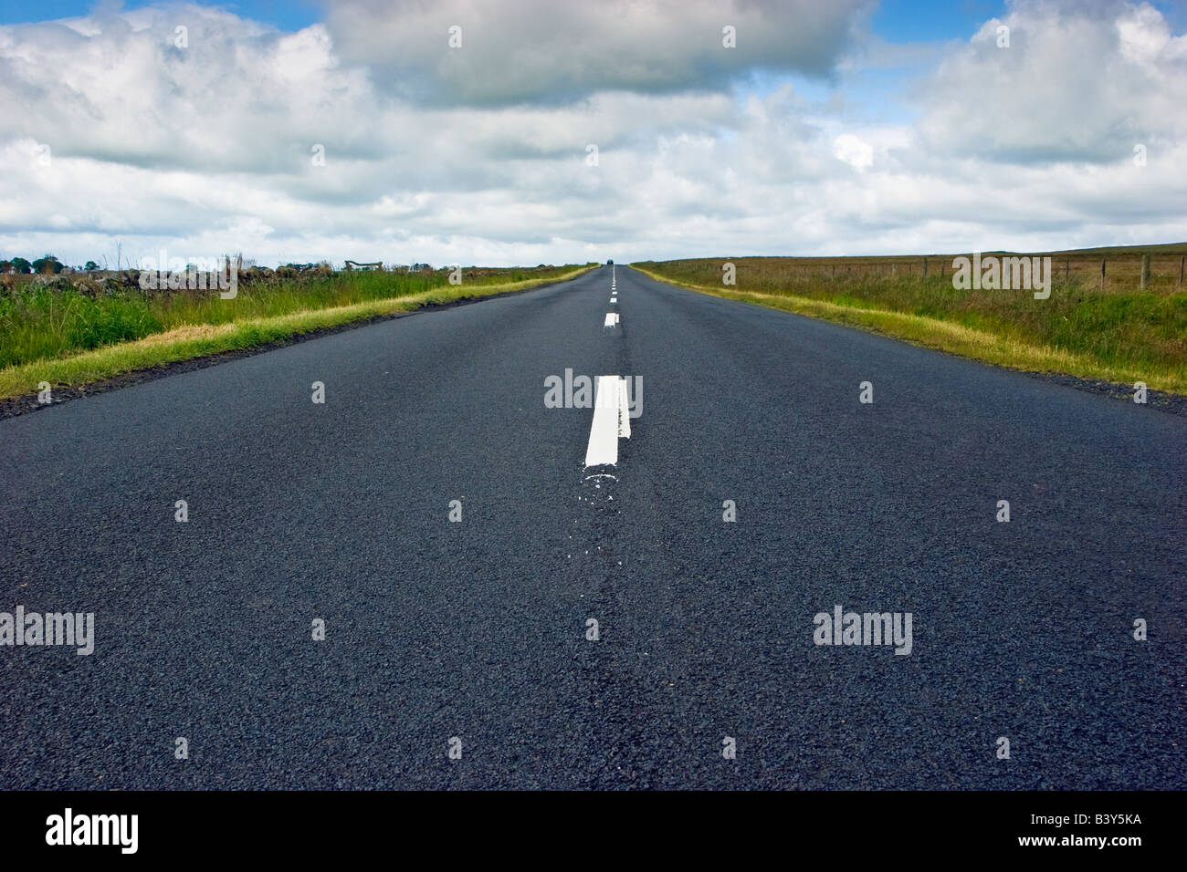 Den langen Weg vor uns in der Nähe von Duns Scottish Borders, Schottland Großbritannien Großbritannien 2008 Stockfoto