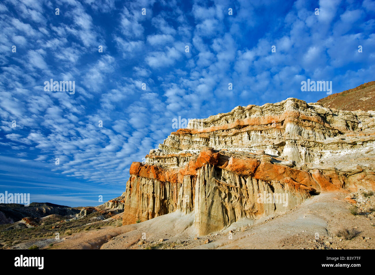 Bunten Klippen und Wolken Red Rock Canyon State Park California Stockfoto
