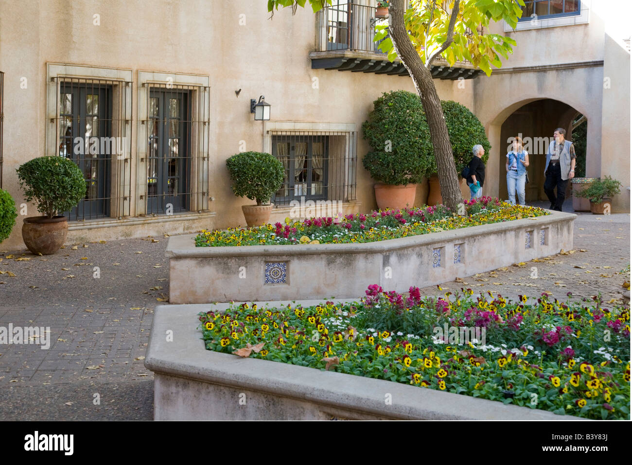 AZ, Arizona, Red Rock Country, Sedona, Tlaquepaque, Kunst und Kunsthandwerk Dorf im spanischen Stil, offenen Innenhof Stockfoto