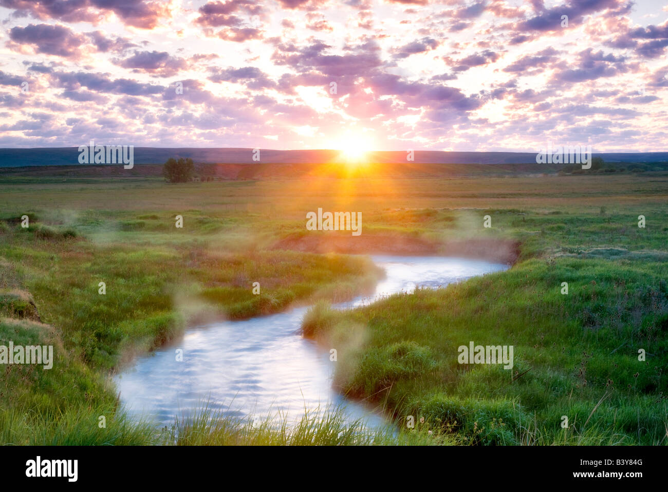 Sonnenaufgang mit Prairie Creek Wallow County Oregon Stockfoto
