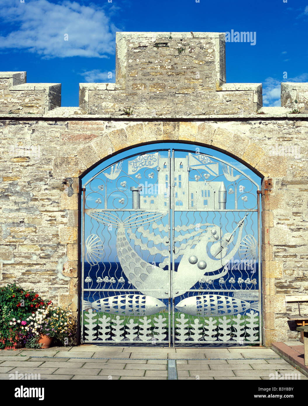 Schottland, Wick, Caithness, Ackergill Turm. Helens Tor Darstellung die Ackergill Signatur Meerjungfrau Stockfoto