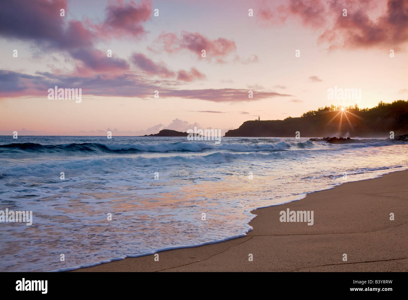 Kilauea Lighthouse und Sonnenaufgang am Secret Beach Kauai Hawaii Stockfoto