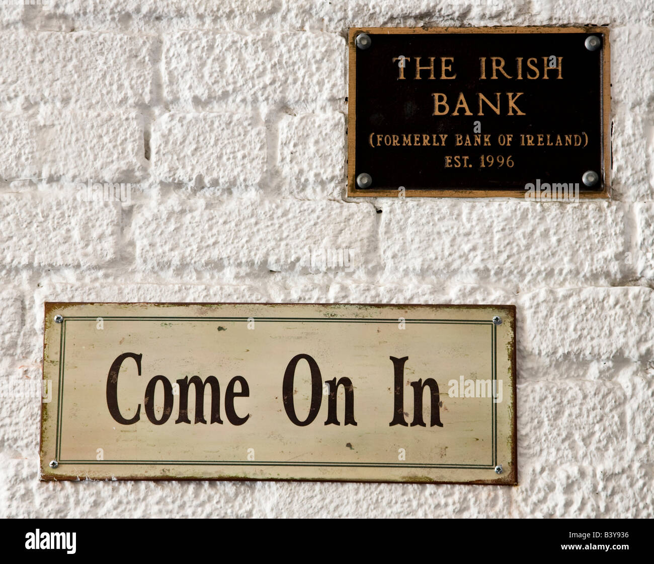 USA, Kalifornien, San Francisco. Irische Bank Schild mit herzlich willkommen. Stockfoto