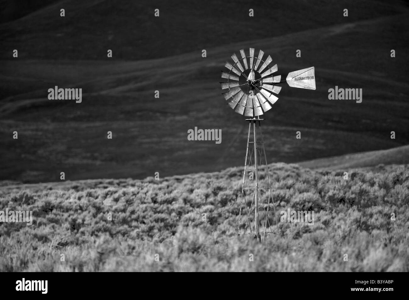 Windmühle in abgelegenen Gegend in der Nähe von Red Mountain Pass Montana Stockfoto