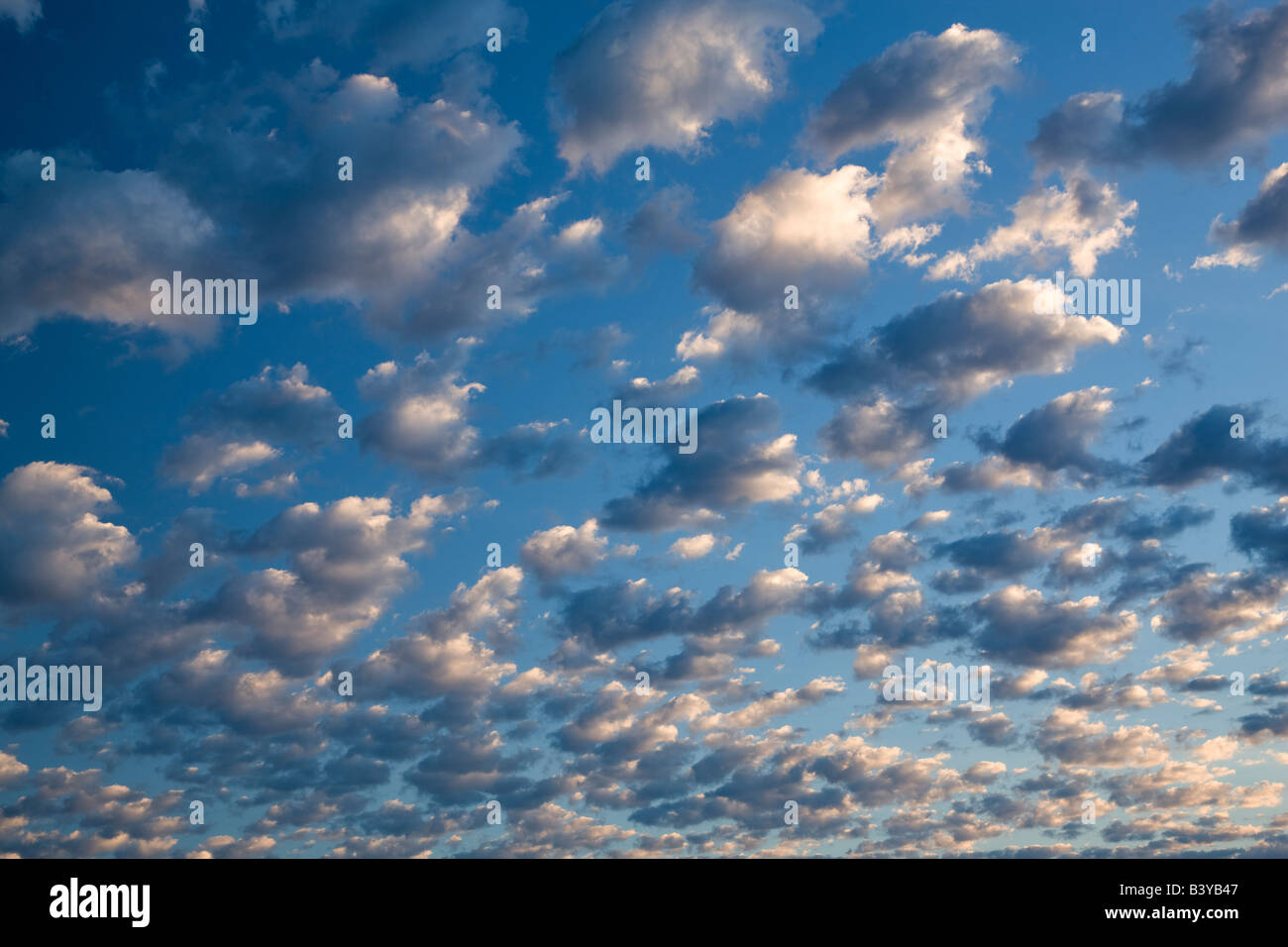 Geschwollenen Wolken wälzen County Oregon Stockfoto