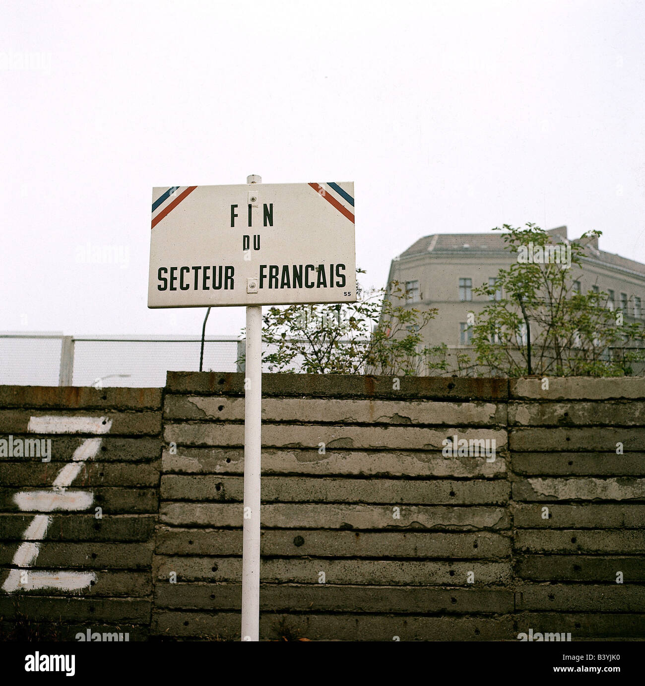 Geografie/Reisen, Deutschland, Berlin, Berliner Mauer, Straßenschild "Fin du Secteur Francais" (Ende des französischen Sektors), 1970er Jahre, Stockfoto