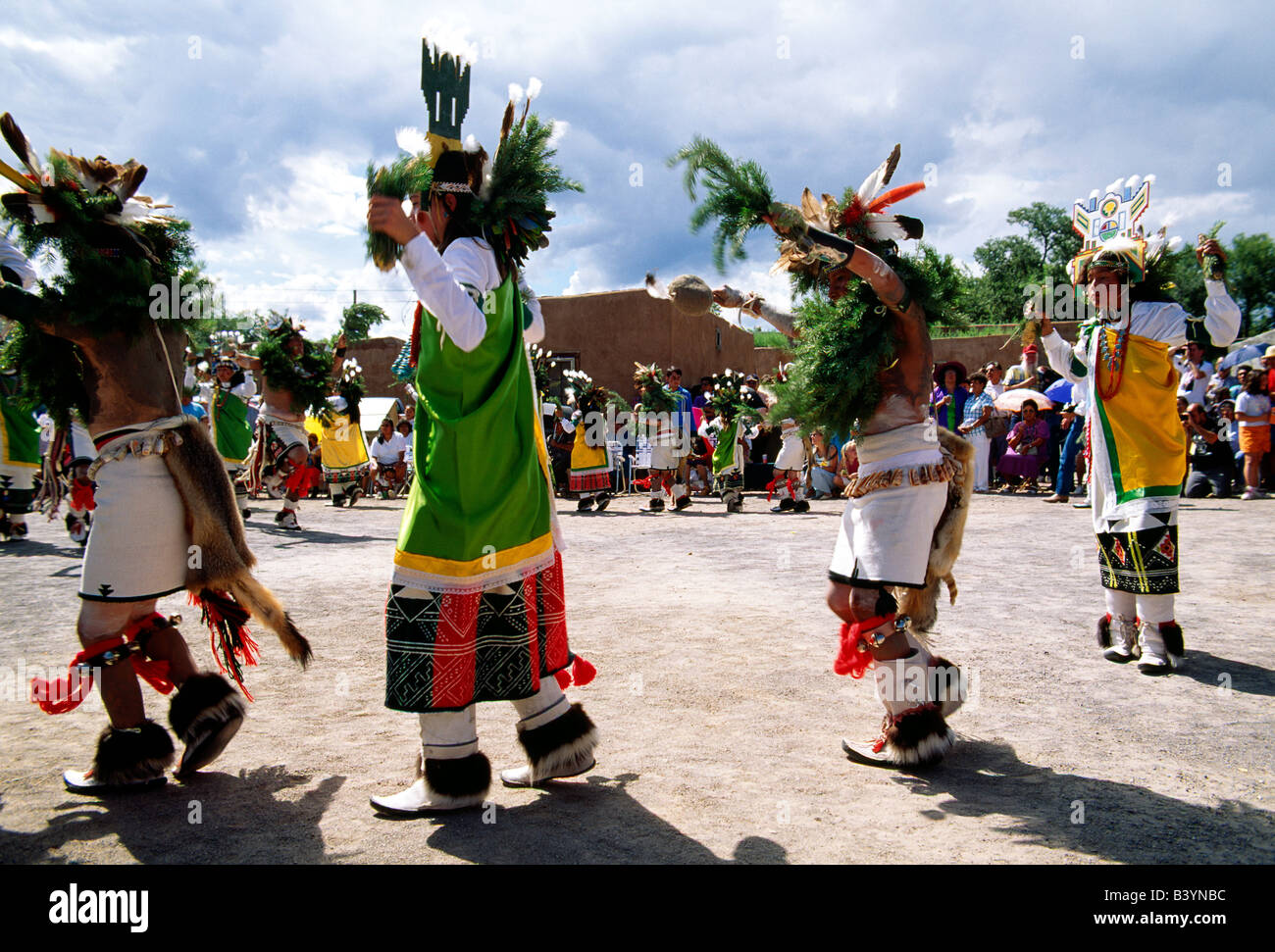 WINTER-LEUTE MAIS-TANZ; DIE AMERIKANISCHEN UREINWOHNER, SANTA CLARA PUEBLO, NEW MEXICO, USA Stockfoto