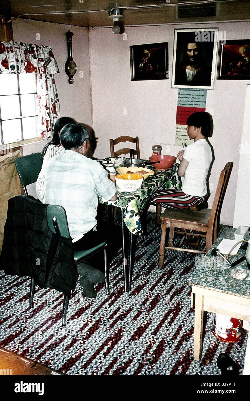 Geografie/Reisen, USA, Alaska, Menschen, Eskimos, Eskimo-Familie zu Hause, Stockfoto