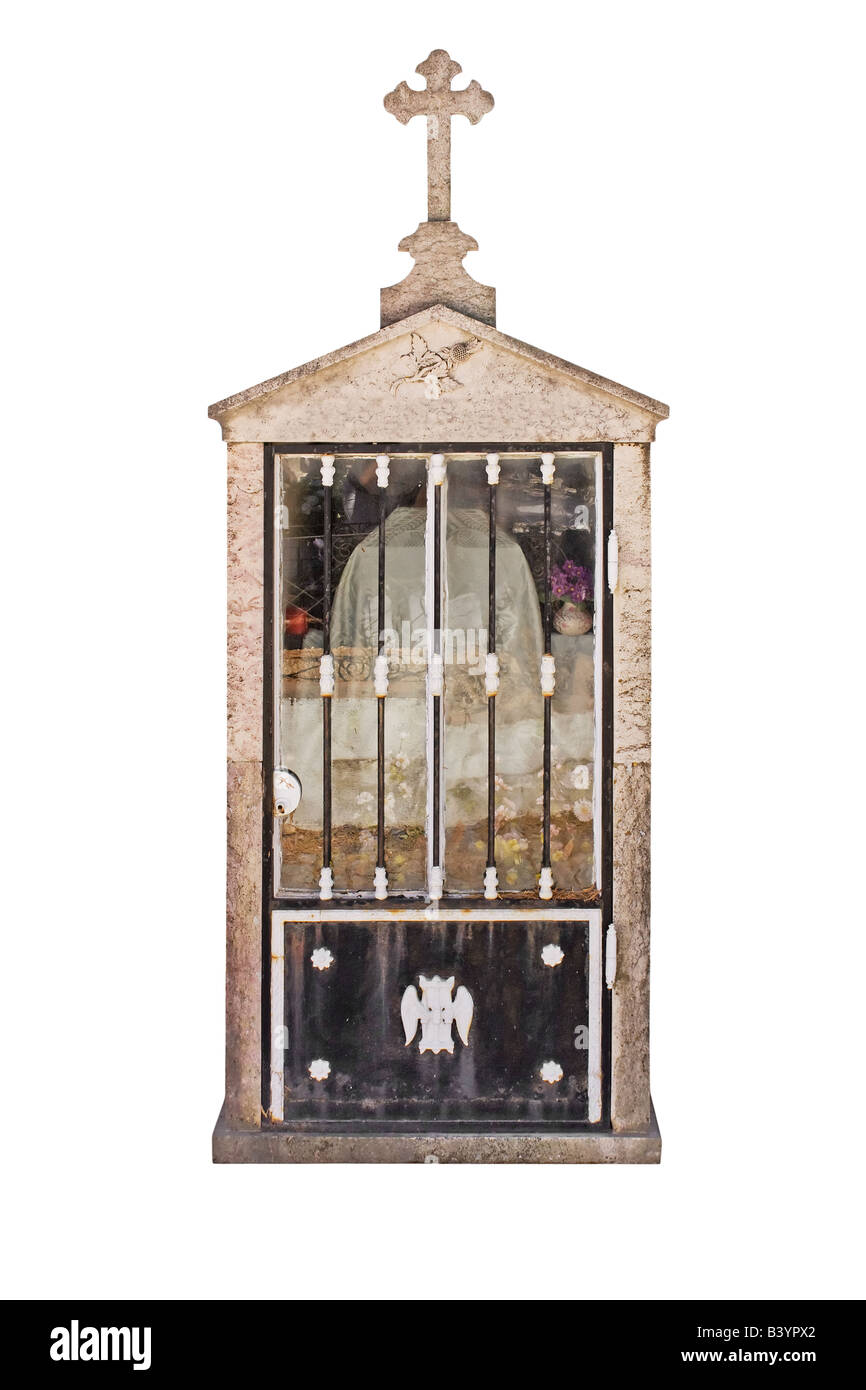 Christlichen Mausoleum isoliert auf weißem Hintergrund Stockfoto