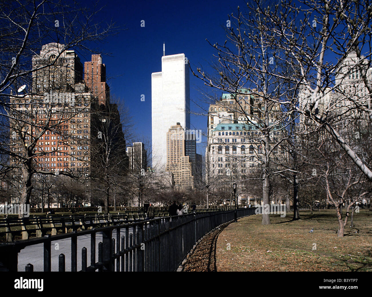 Geographie/Reisen, USA, New York, New York City, Garten/Parks, Battery Park, Gebäude, World Trade Center, Außenansicht, erbaut: 1966 - 1973, zerstört: 11.9.2001, Architekt: Minoru Yamasaki, 1980er Jahre, Stockfoto