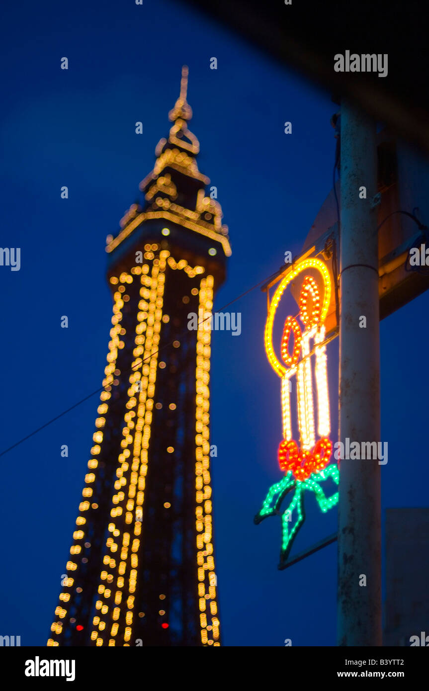 Blackpool Tower und Illuminationen Stockfoto