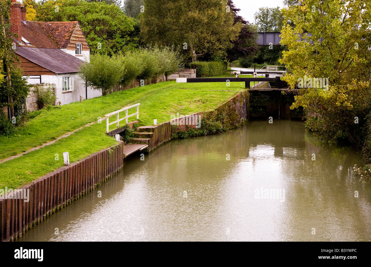 Das Schloss an der Kennet und Avon Kanal bei wenig Bedwyn, Wiltshire, England, UK Stockfoto