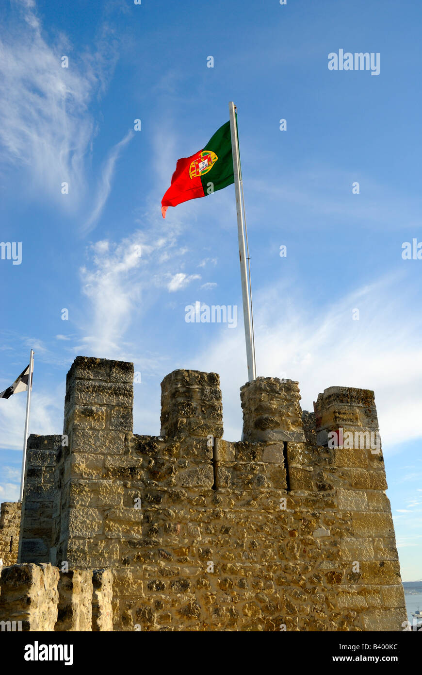 Einer der Türme des Castelo de Sao Jorge, der Burg von St George, in Lissabon, Portugal Stockfoto