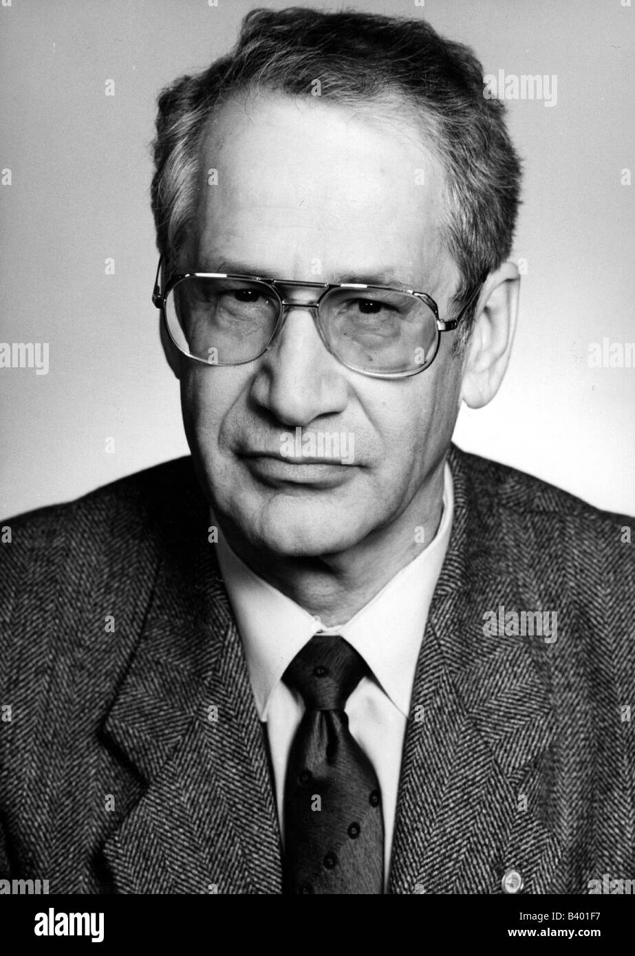 Wolf, Markus Johannes 'Mischa' Dr., 19.1.1923 - 9.11.2006, Deutscher General, (NVA), ehemaliger Geheimdienstchef, halbe Länge, 1980er Jahre, Stockfoto