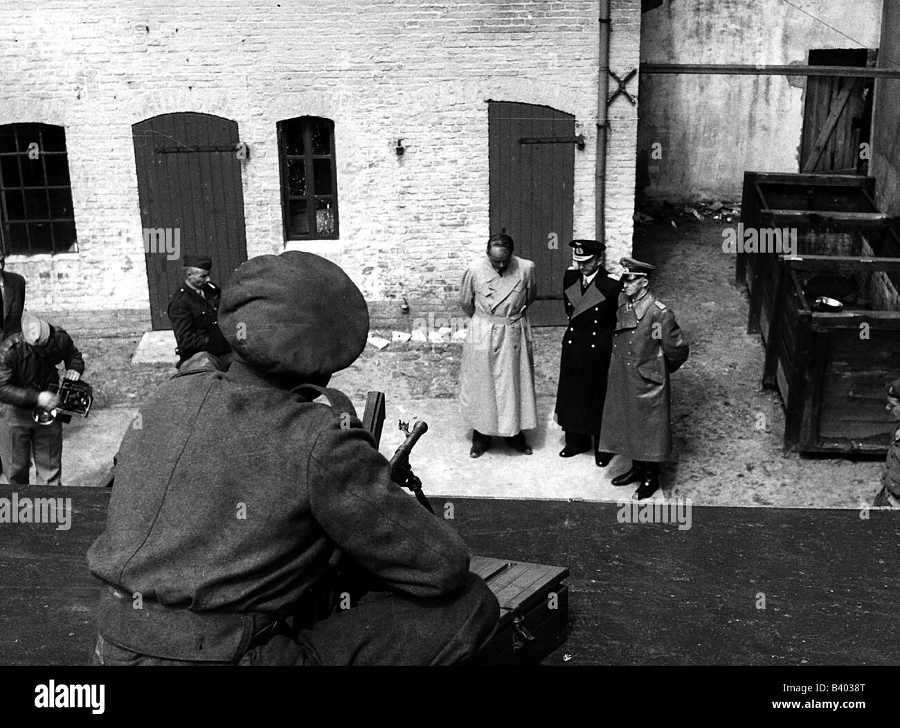 Ereignisse, Zweiter Weltkrieg / zweiter Weltkrieg, Deutschland, deutsche Kapitulation, Albert Speer, Admiral Karl Dönitz und General Alfred Jodl in Flensburg verhaftet, 23.5.1945, Stockfoto