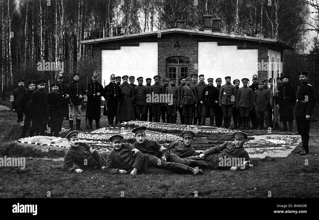 Veranstaltungen, Erster Weltkrieg / erster Weltkrieg, Ostfront, russische Kriegsgefangene mit deutschen Wärtern, Postkarte, gestempelt in Breslau, 1914, Stockfoto