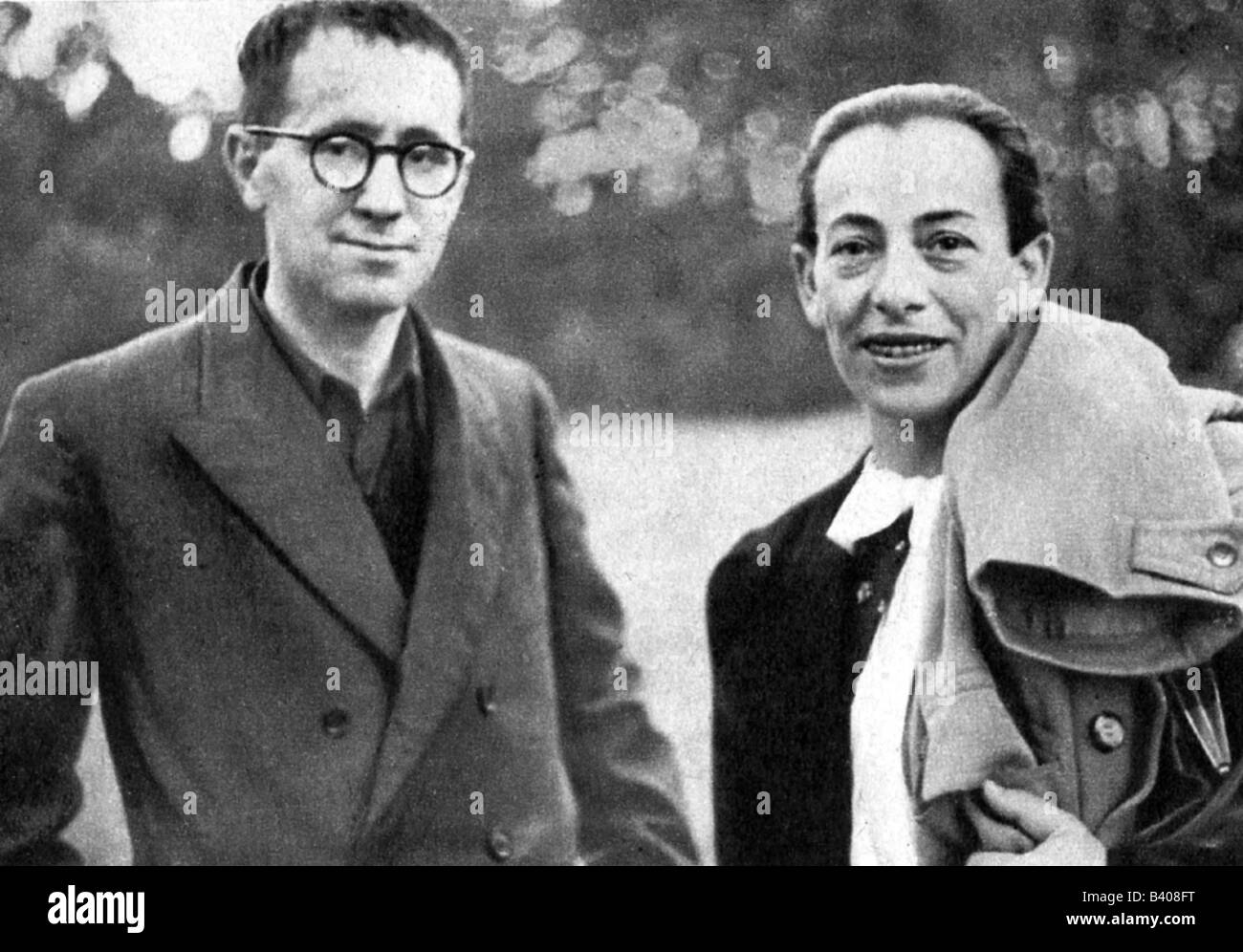 Brecht, Bertold, 10.2.1898 - 14.8.1956, Deutsche halbe Länge, im Exil, mit seiner Frau Helenes Weigel, Berthold, Bert, ca. 1940, Stockfoto
