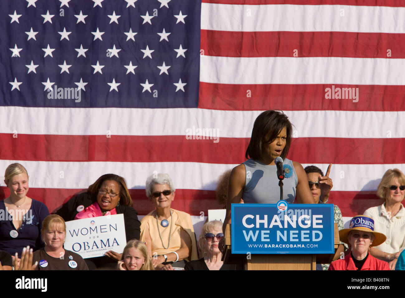 Michelle Obama spricht Anhängern zu einer UVA-Rallye. Stockfoto