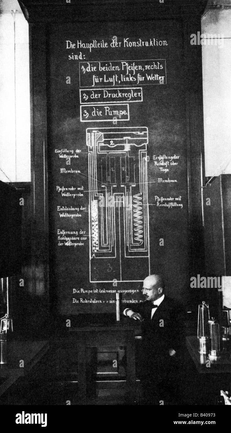 Haber, Fritz, 9.12.1868 - 29.1.1934, deutscher Chemiker, halbe Länge, im Labor, Stockfoto
