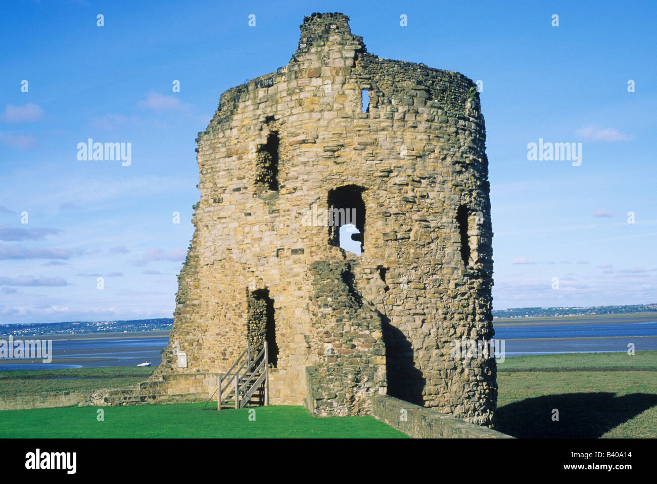 Flint Castle Clwyd Wales mittelalterlichen gebaut von Edward 1. Küste Küstenmeeres englische Architektur UK Turm Ruine ruiniert walisische Burgen Stockfoto