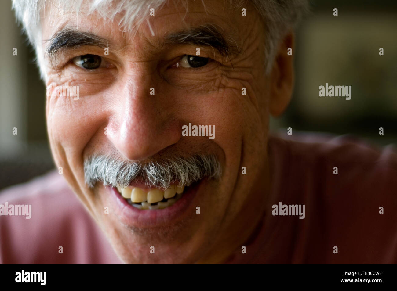 57 Jahre alter Mann, geboren in Deutschland, amerikanische Mechaniker Stockfoto