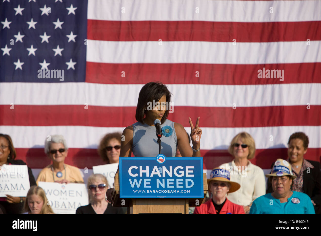 Michelle Obama spricht Anhängern zu einer UVA-Rallye. Stockfoto