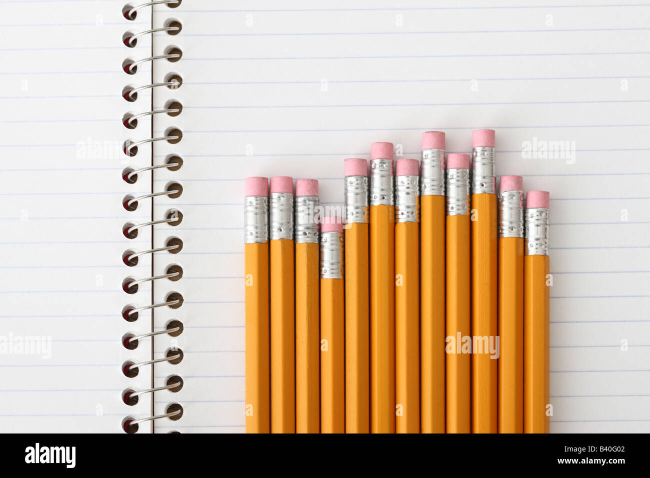 Schule Bildung Stillleben Bleistifte auf notebook Stockfoto
