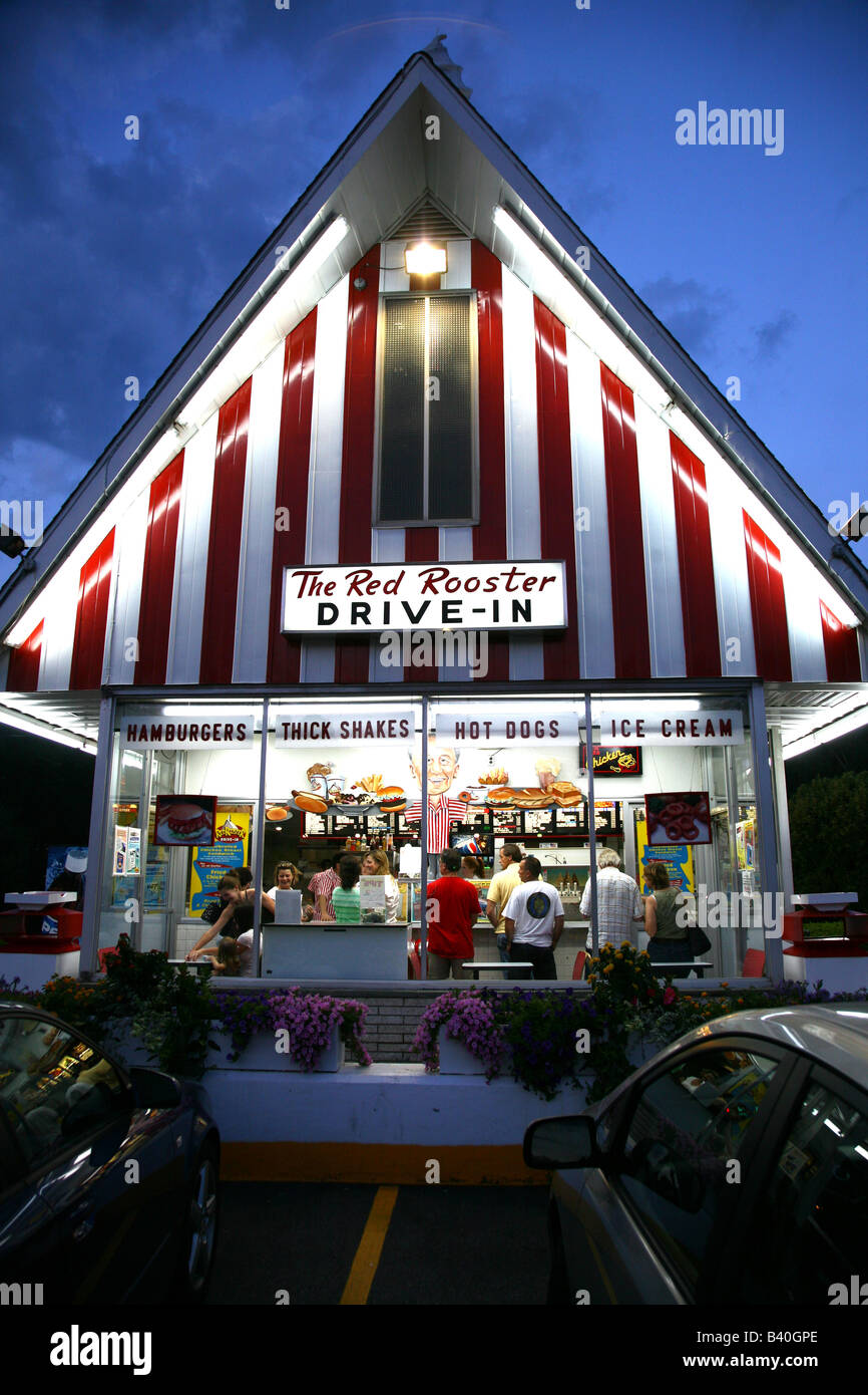Red Rooster Drive-In in der Abenddämmerung, Brewster, NY, USA Stockfoto