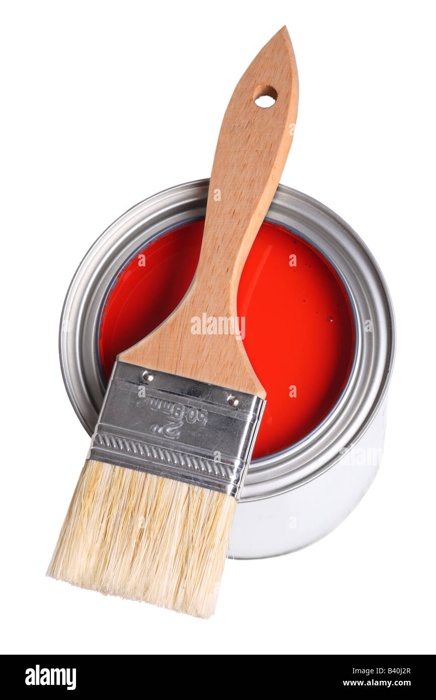Rote Farbe und Pinsel isoliert auf weißem Hintergrund ausschneiden Stockfoto