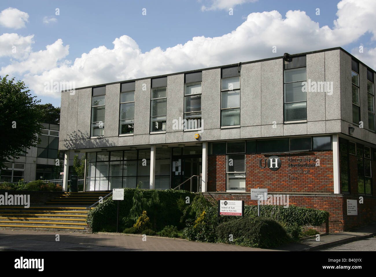 Stadt von St Albans, England. Die Margaret Harvey Galerie befindet sich in den Gebäuden der Universität Hertfordshire in Hatfield Road. Stockfoto