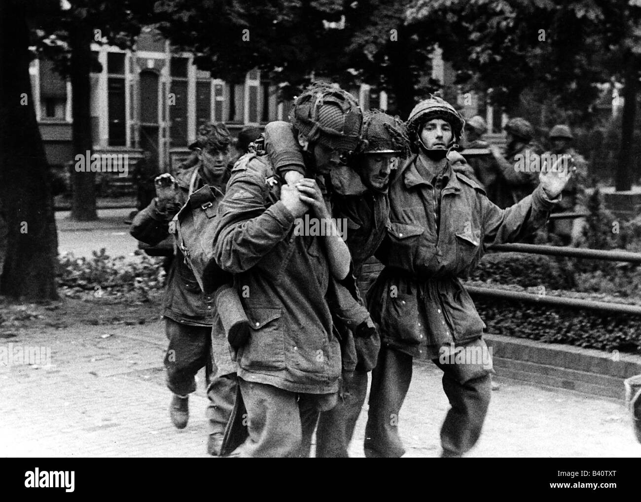 Veranstaltungen, Zweiter Weltkrieg / Zweiter Weltkrieg, Niederlande, Arnheim, 17. - 25.9.1944, Soldaten der britischen 1st Airborne Division (General Urquhart), 20.9.1944, Foto des deutschen Luftwaffen-Kriegskorrespondenten Leutnant Helmuth Pirath bei Rijnbrug, gegen 15.30 Uhr, Stockfoto