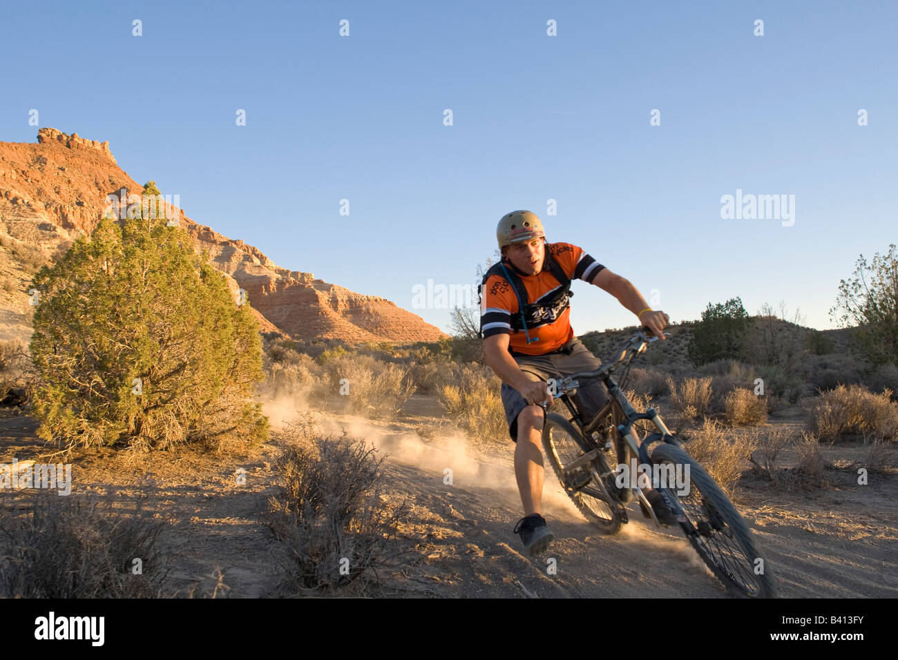 Chance Wright reitet JEM Trail in der Nähe von Virgin Utah Modell veröffentlicht Stockfoto