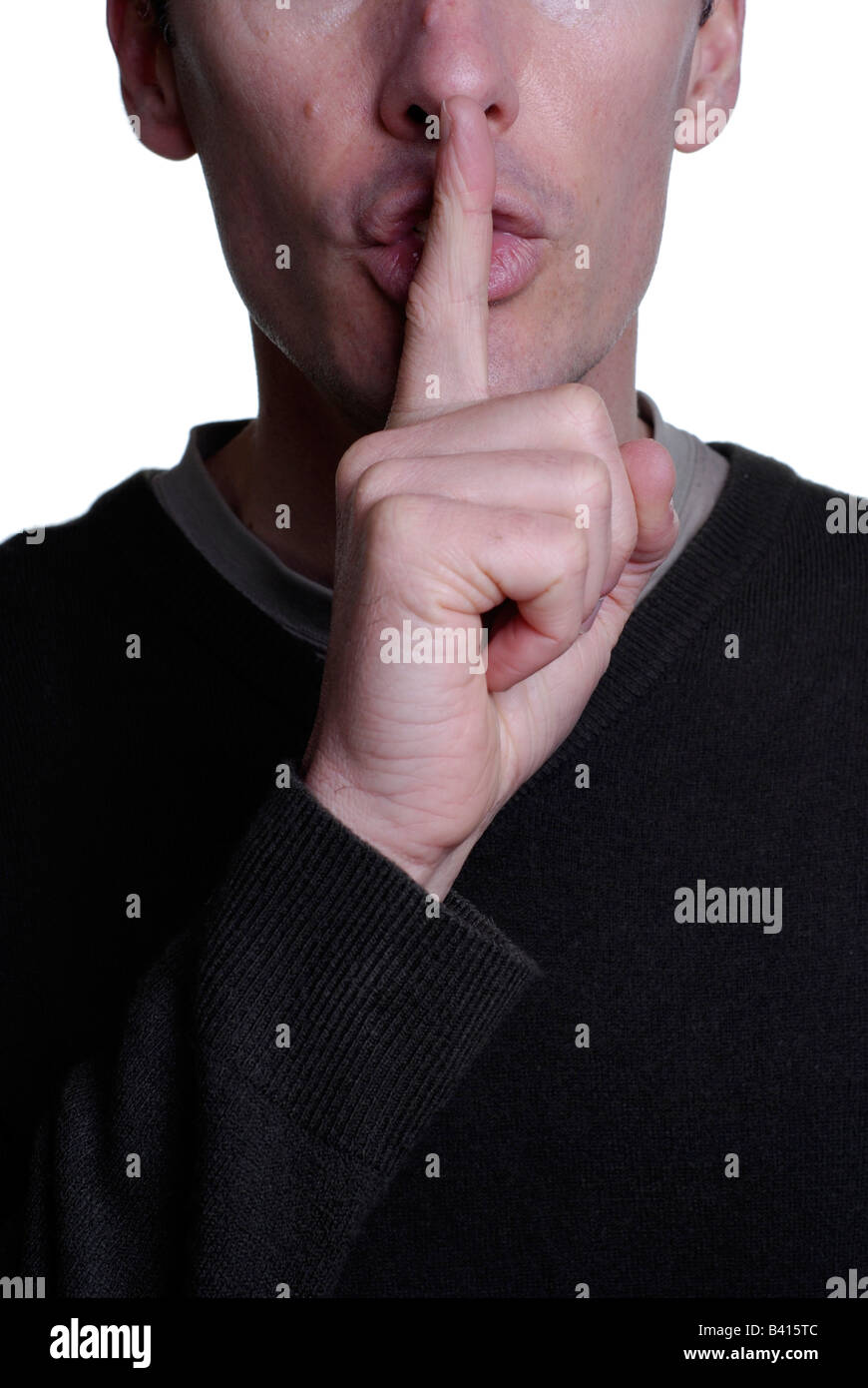 Mann mit seinem Finger an den Mund signalisieren die Notwendigkeit für Ruhe oder Stille Stockfoto