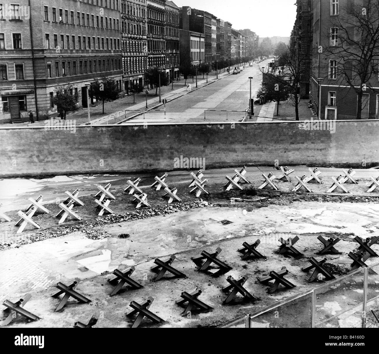 Geografie/Reise, Deutschland, Berlin, Berliner Mauer, Bernauer Straße, Grenzbefestigung, 1969, Stockfoto