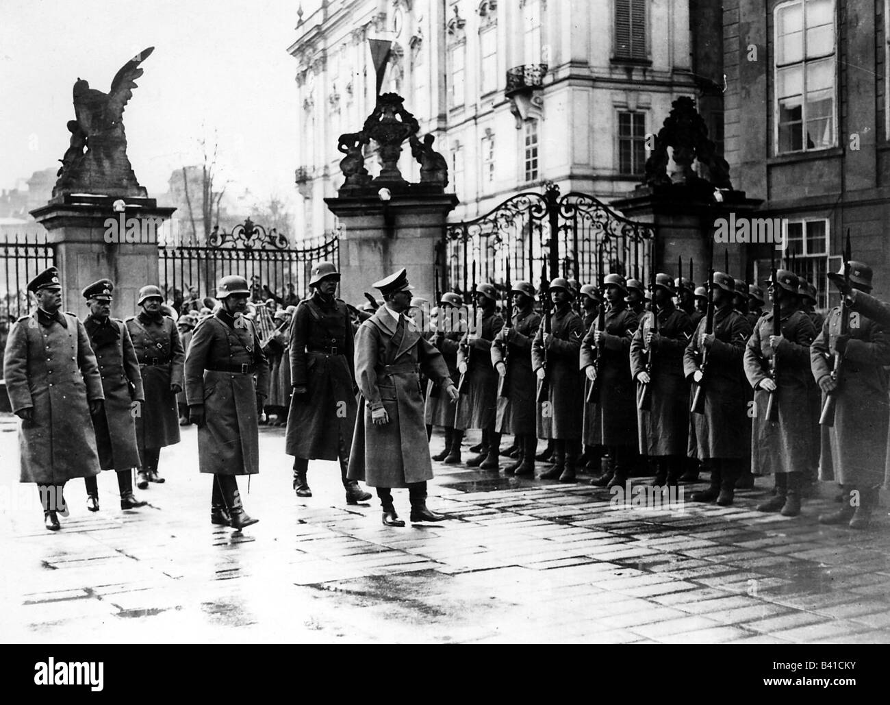 Faschismus / Nationalsozialismus, Besetzung von Böhmen und Mähren, Besuch von Adolf Hitler nach der Prager Burg, 16.3.1939, Nazi-Keim Stockfoto