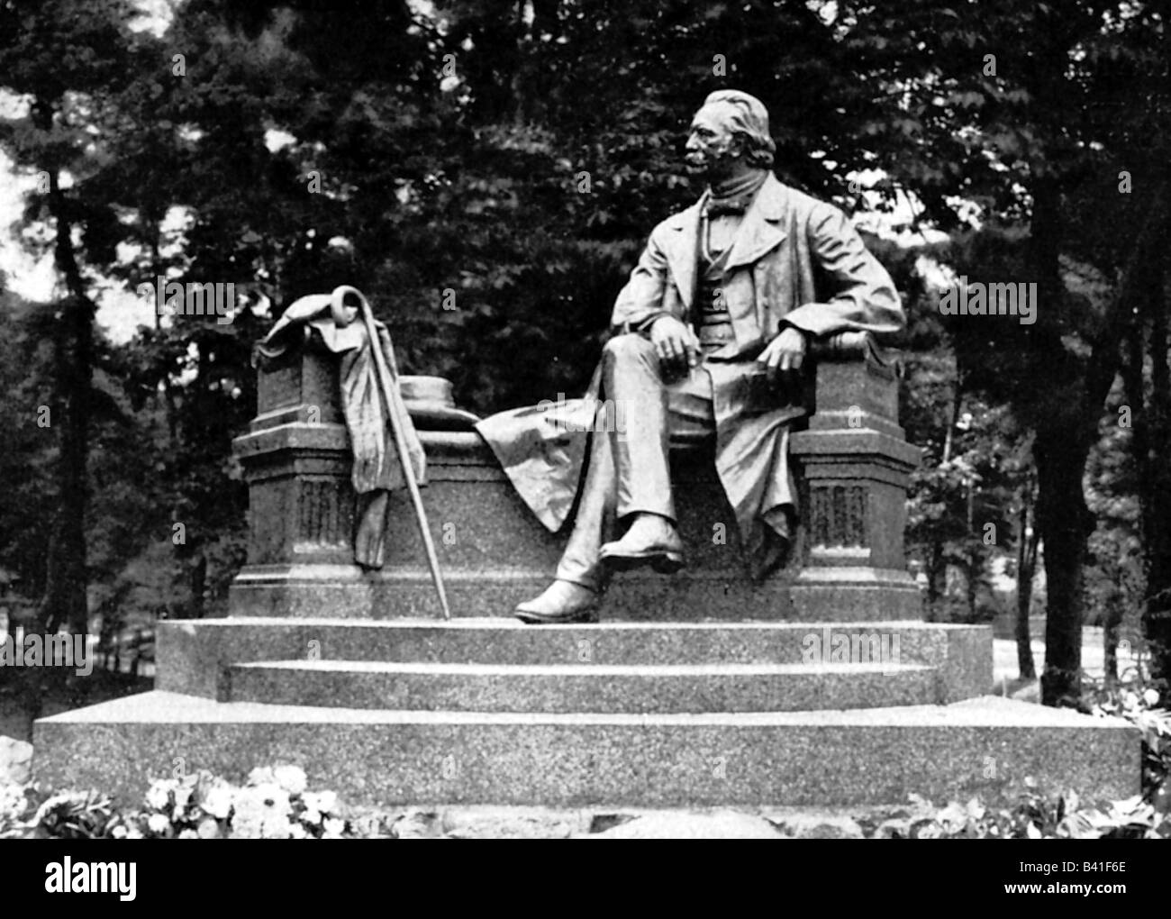 Fontane, Theodor, 30.12.1819 - 20.9.1898, deutscher Autor/Schriftsteller, Dichter, voller Länge, sitzend, Denkmal in Neuruppin, Stockfoto