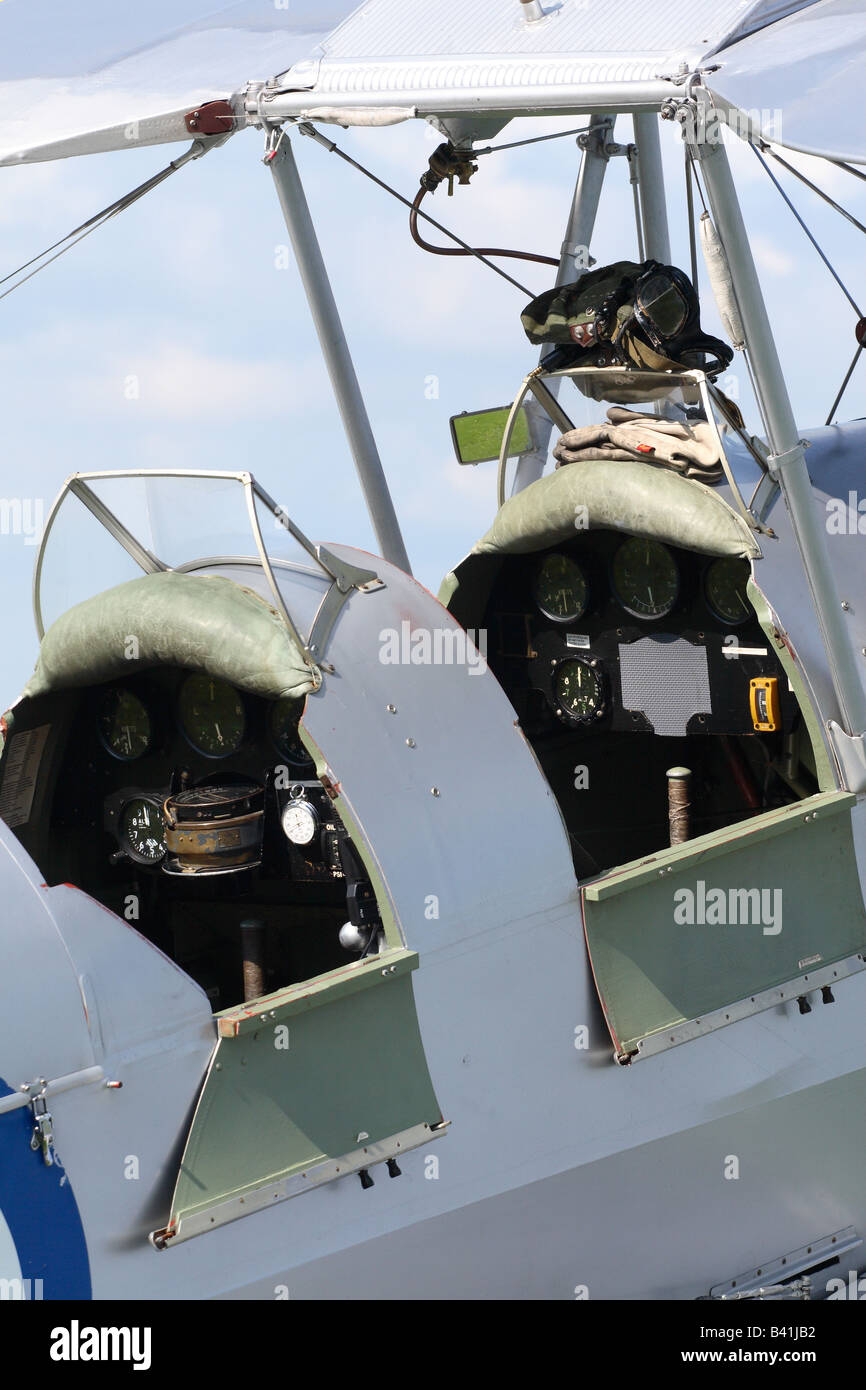 De Havilland DH 82A Tiger Moth Oldtimer klassische Doppeldecker öffnen Cockpit-Design aus den 1930er Jahren Stockfoto