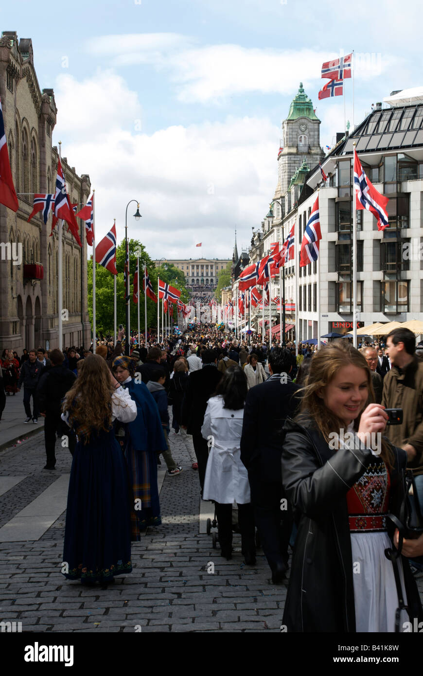 Norwegen Oslo Karl Johans gate Menschen Stockfoto