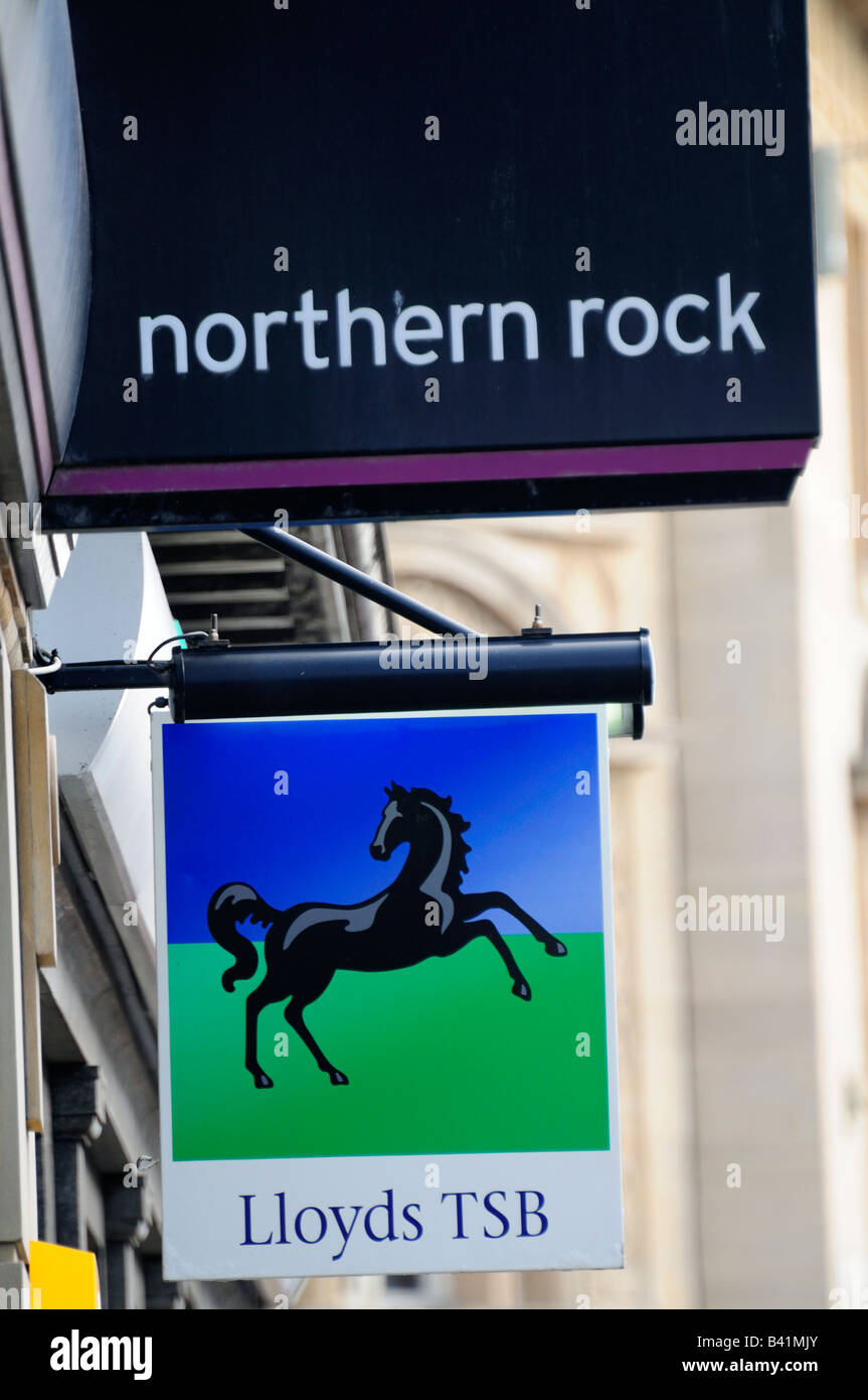 Lloyds TSB Bank, schwarzes Pferd schwingen Zeichen, Northern Rock Stockfoto