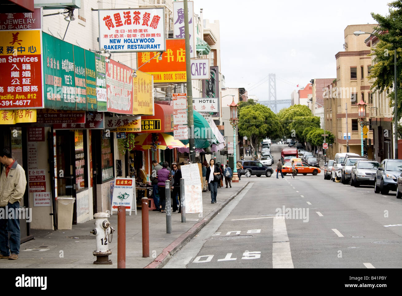 Grant Street, Chinatown Straßenszene in San Francisco, Kalifornien Stockfoto