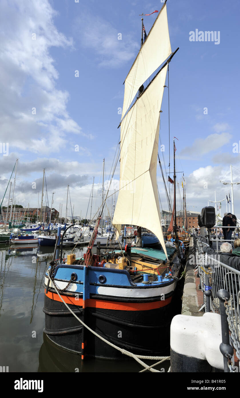 Humber Keel "Genosse" während Sea Shanty-Festivals in Hull Marina festgemacht. Stockfoto
