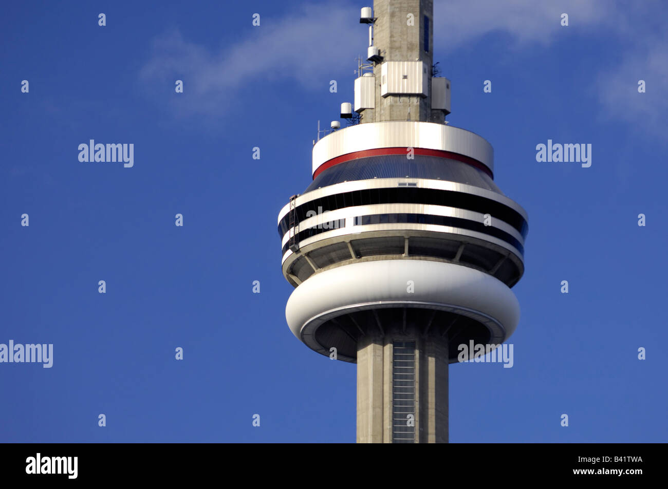Closeup des CN Tower in Toronto Ontario Kanada Stockfoto