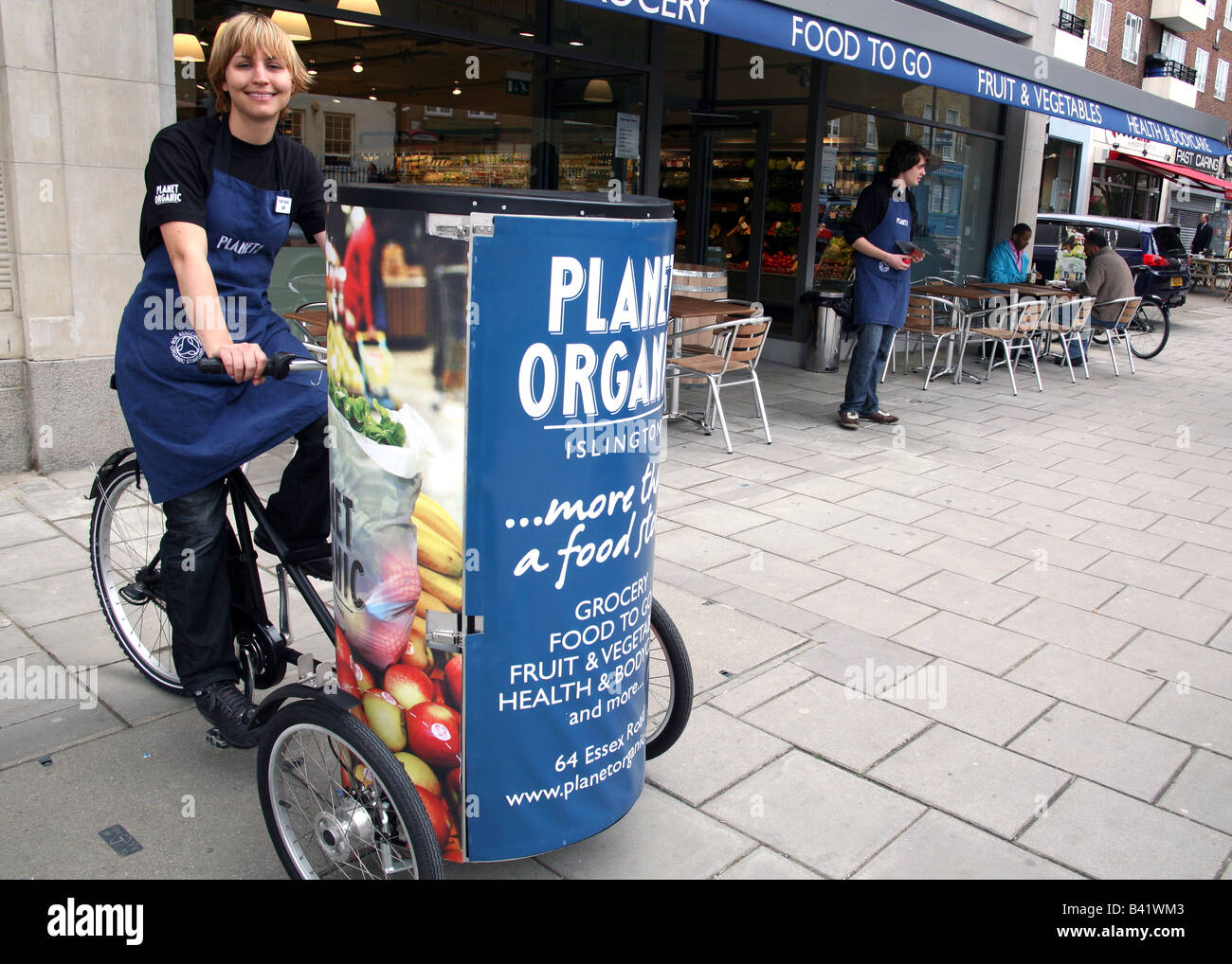 Lieferung Fahrrad außerhalb Planeten organische Gesundheit Lebensmittel lagern in Islington-London Stockfoto